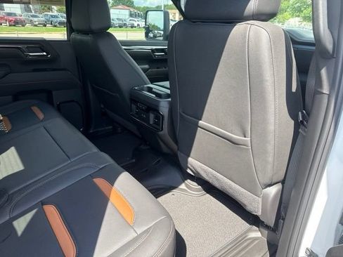 Used 2025 GMC Sierra 2500 AT4 w/ Max Trailering Package AWD/4WD image 17