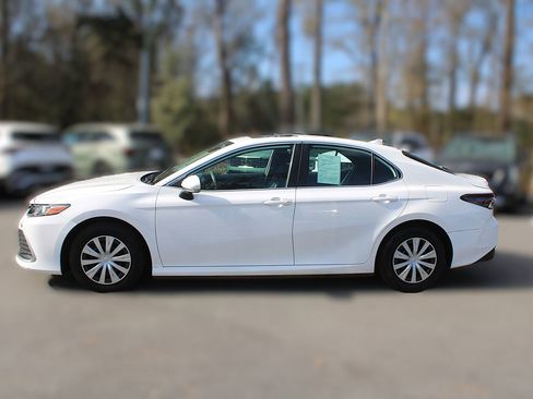 Used 2023 Toyota Camry LE image 5