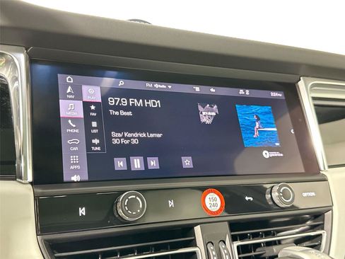 Certified 2024 Porsche Macan AWD/4WD image 26