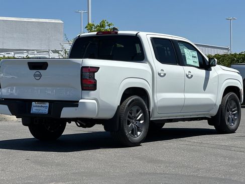 New 2025 Nissan Frontier SV w/ SV Convenience Package image 4