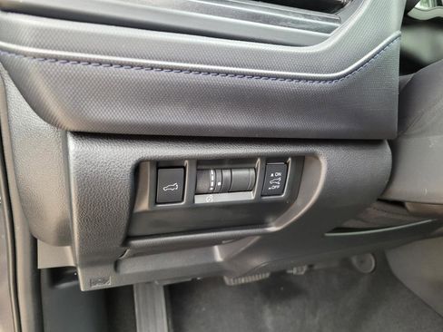 Used 2025 Subaru Forester Premium AWD/4WD image 28