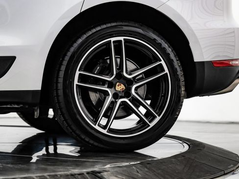 Used 2021 Porsche Macan AWD/4WD image 96
