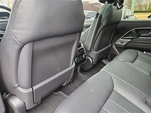Used 2025 Land Rover Range Rover SE image 20