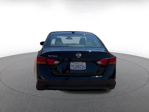 Used 2025 Nissan Altima 2.5 SV FWD image 9