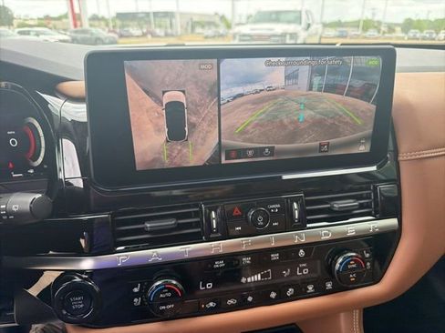 New 2026 Nissan Pathfinder Platinum image 17