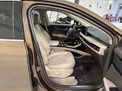 Used 2022 Lincoln Nautilus FWD w/ Premium Package image 13