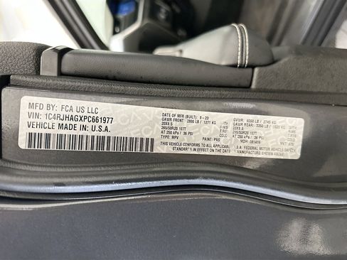 Used 2023 Jeep Grand Cherokee Altitude image 12