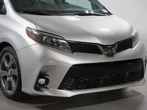 Certified 2020 Toyota Sienna SE FWD image 4