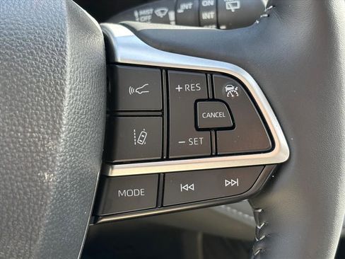 Used 2025 Toyota Highlander Limited image 18