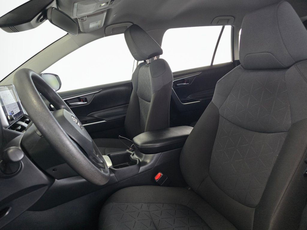 Used 2025 Toyota RAV4 XLE AWD/4WD image 19