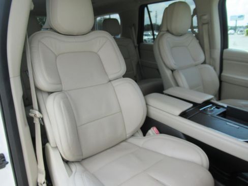 Used 2019 Lincoln Navigator Reserve AWD/4WD image 9