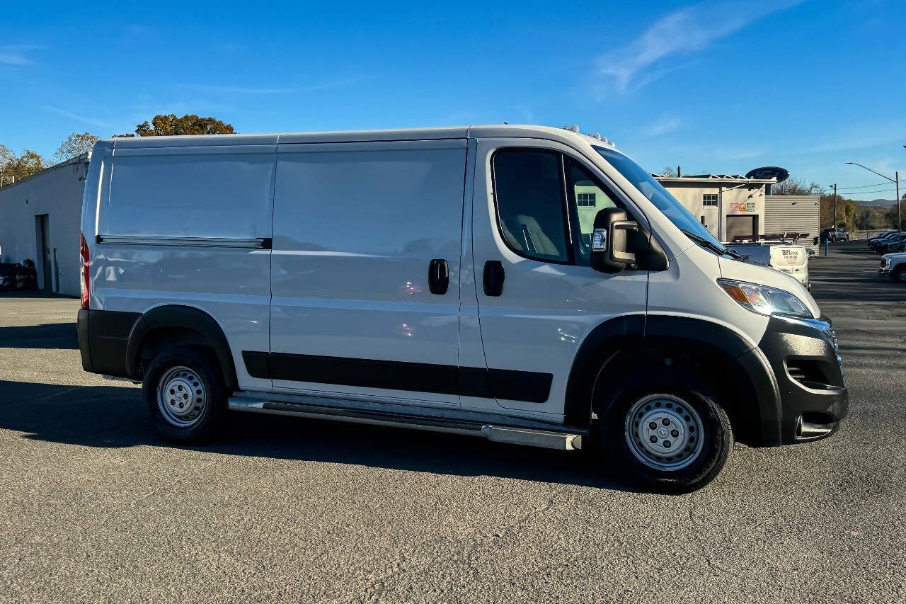 Used 2025 RAM ProMaster 2500 w/ U-Haul Equipment Group FWD image 2