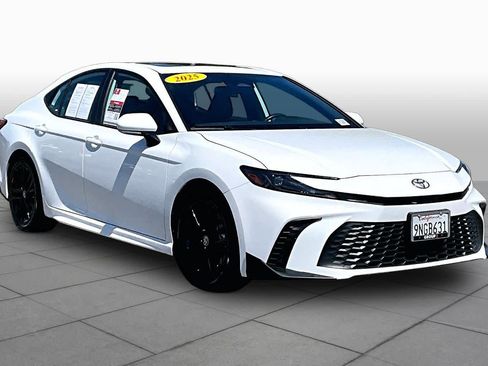 Used 2025 Toyota Camry SE FWD image 2