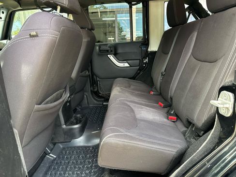 Used 2013 Jeep Wrangler Unlimited Sahara AWD/4WD image 19