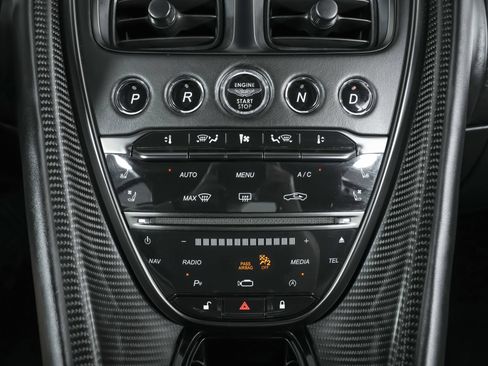 Used 2019 Aston Martin DB11 Coupe RWD image 27