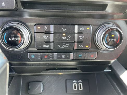 Used 2016 Ford F150 Lariat w/ Equipment Group 502A Luxury AWD/4WD image 26