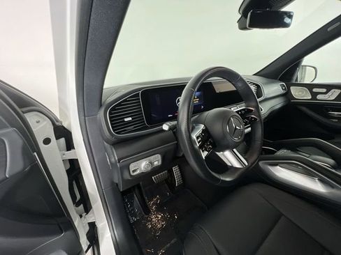 Used 2025 Mercedes-Benz GLS 450 4MATIC image 10