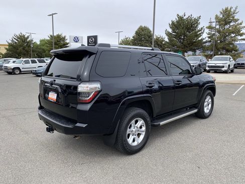 Used 2022 Toyota 4Runner SR5 RWD image 40