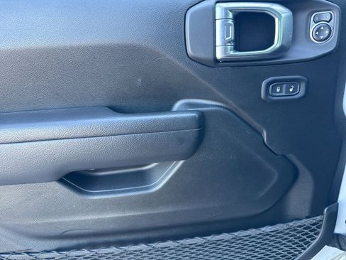 Used 2022 Jeep Gladiator Sport image 10