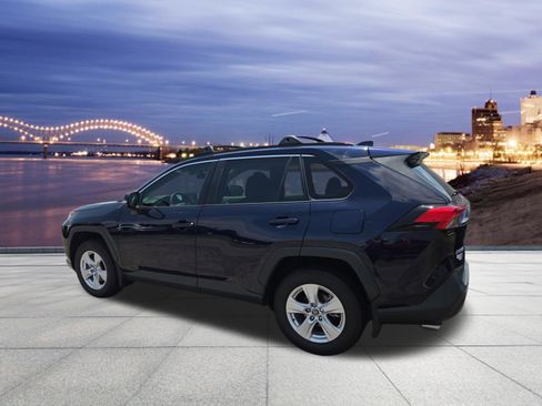 Used 2020 Toyota RAV4 XLE w/ Convenience Package AWD/4WD image 3