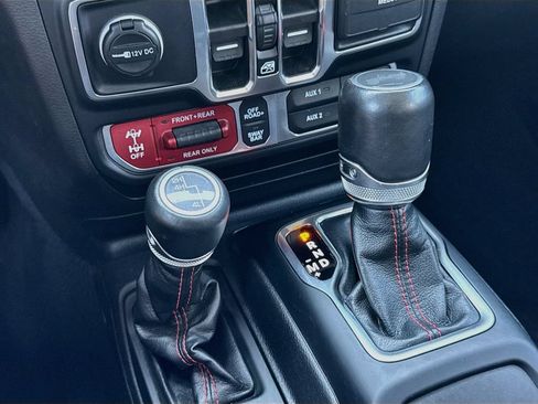 Used 2023 Jeep Wrangler Unlimited Rubicon w/ LED Lighting Group AWD/4WD image 18