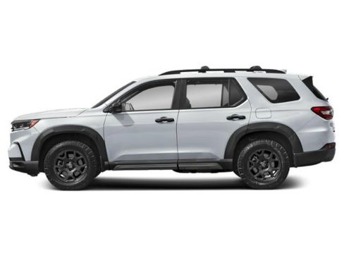 Used 2025 Honda Pilot TrailSport image 2