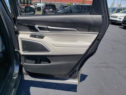Used 2020 Kia Telluride S w/ S 8 Passenger Seating Package AWD/4WD image 18