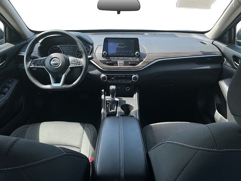 Used 2025 Nissan Altima 2.5 SV FWD image 13