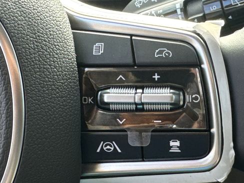 New 2026 Kia Carnival EX image 24