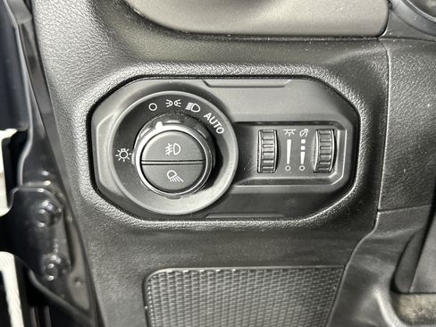 Used 2021 Jeep Gladiator Sport image 28