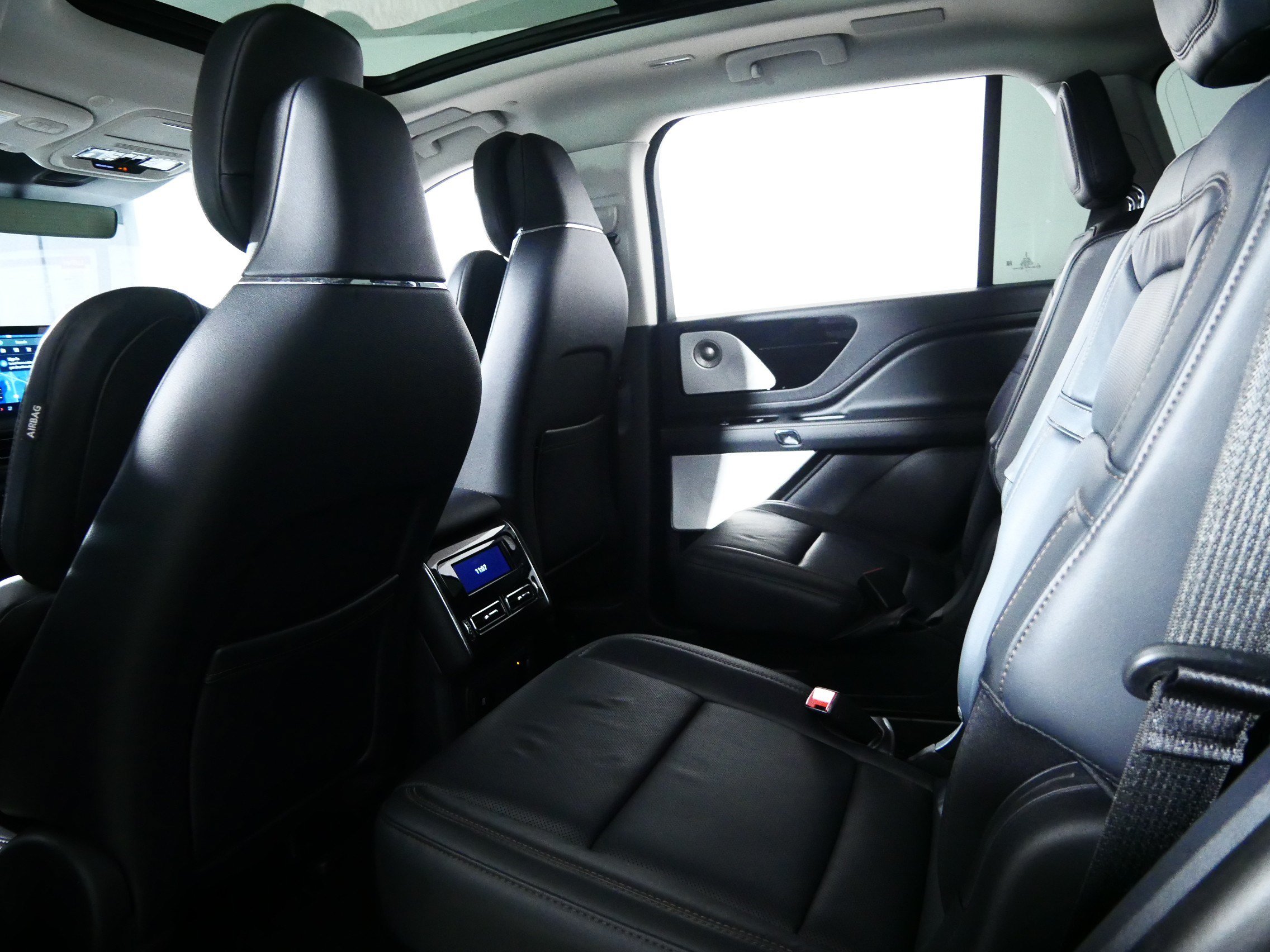 Used 2026 Lincoln Aviator Reserve AWD/4WD image 32