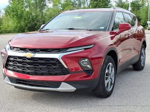 Used 2024 Chevrolet Blazer LT w/ Convenience Package FWD image 2