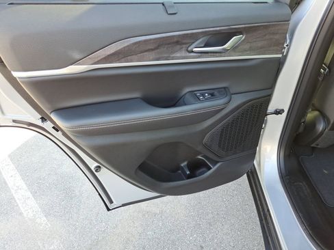 New 2025 Jeep Grand Cherokee Limited w/ Luxury Tech Group II image 16