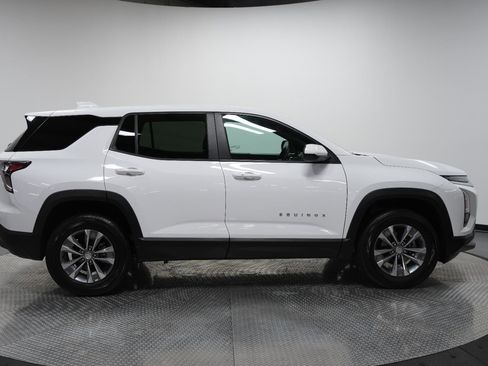 Used 2025 Chevrolet Equinox LT image 8