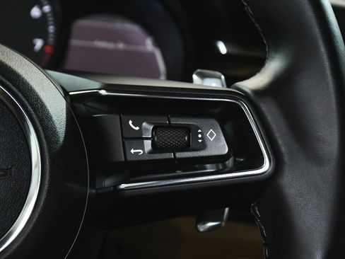 Used 2025 Porsche Macan image 34