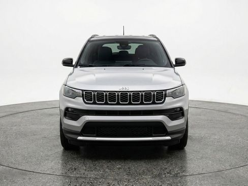 Used 2025 Jeep Compass Limited AWD/4WD image 2