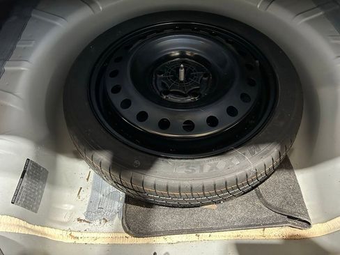 Used 2013 Buick LaCrosse Leather FWD image 8
