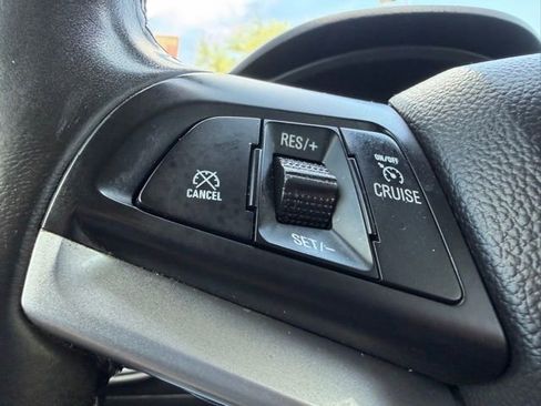 Used 2018 Chevrolet Trax LT w/ LT Convenience Package FWD image 19
