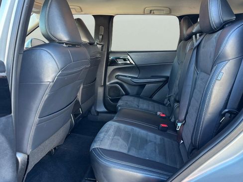 Used 2024 Mitsubishi Outlander SE image 5