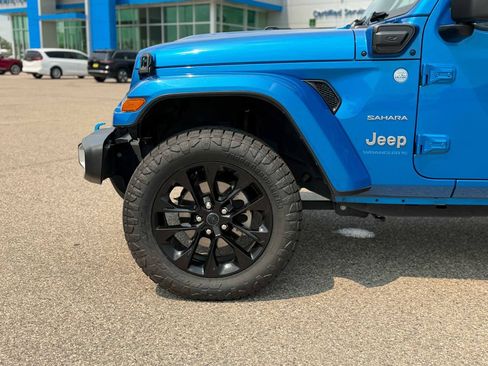 Used 2024 Jeep Wrangler Unlimited Sahara AWD/4WD image 11