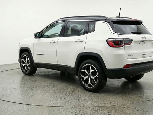 Used 2025 Jeep Compass Limited AWD/4WD image 5
