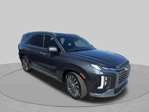 Used 2024 Hyundai Palisade Calligraphy FWD image 3