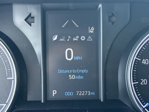 Used 2022 Toyota Venza LE image 20