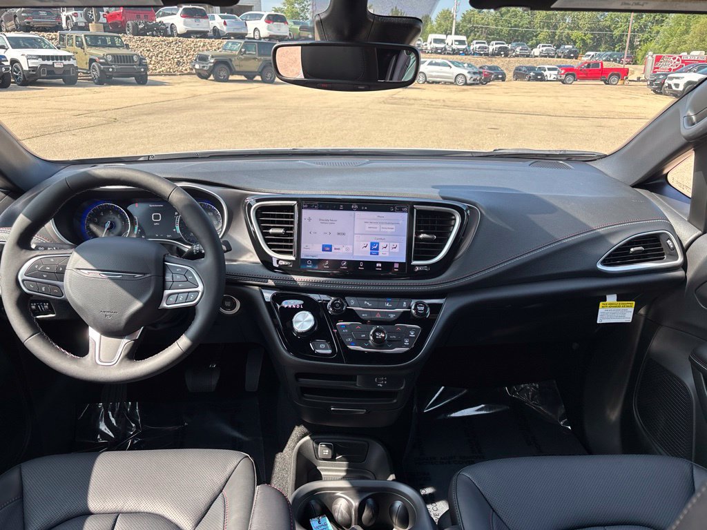 New 2027 Chrysler Pacifica Select AWD/4WD image 24
