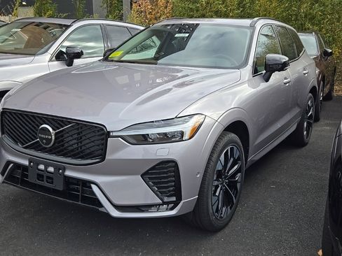 New 2026 Volvo XC60 B5 Plus w/ Climate Package image 7