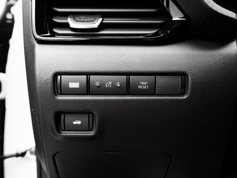 New 2025 Nissan Sentra SV w/ Trunk Package image 18