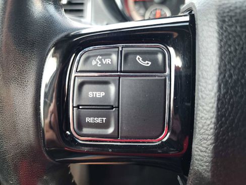 Used 2020 Dodge Grand Caravan SXT FWD image 18