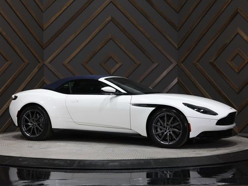 Used 2019 Aston Martin DB11 Volante image 20