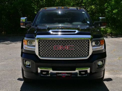 Used 2017 GMC Sierra 2500 Denali w/ Duramax Plus Package AWD/4WD image 5