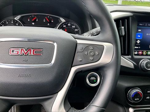 Used 2024 GMC Terrain SLT AWD/4WD image 18